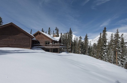 Quandary Village House | Log Home with Breathtaking Views