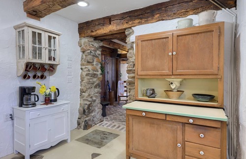 Elizabethtown Cabin | Log House & Gardens - an unforgettable visit to this 1790's wheelwright's house!
