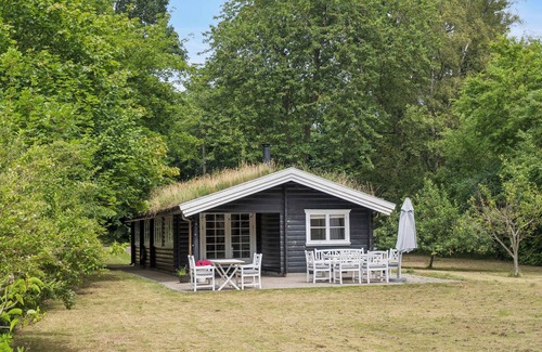 Dronningmolle House | Log house in Dronningmølle, 150 m to the beach