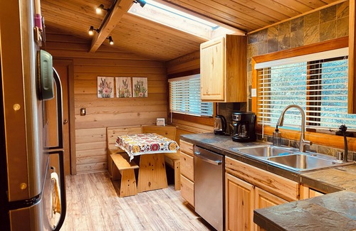 Diamond Valley House | Log House Surrounded By Trees But Close To Prescott and Prescott Valley