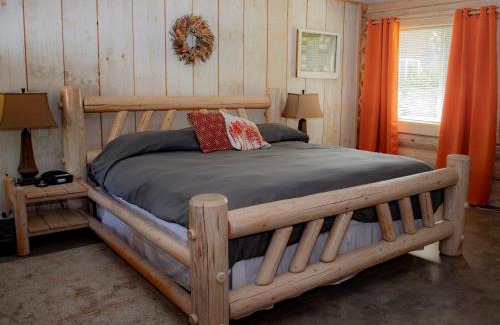Bonners Ferry Hotel | Log Inn Bonners Ferry