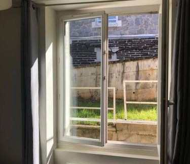 Brive-la-Gaillarde Apartment | Logement à Brive - proche de la gare et du centre ville - Climatisation - fibre internet - stationnements gratuits