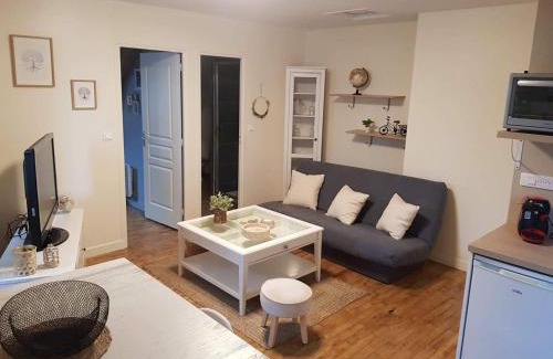 Brive-la-Gaillarde Apartment | Logement à Brive, près du centre-ville et de la gare - Climatisation, fibre internet et stationnement gratuit
