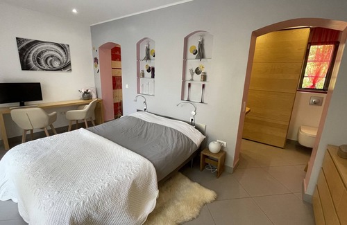 Magny-les-Hameaux Bed & Breakfast | Logement Indépendant Privatif en Plein Coeur de la Vallée de Chevreuse !