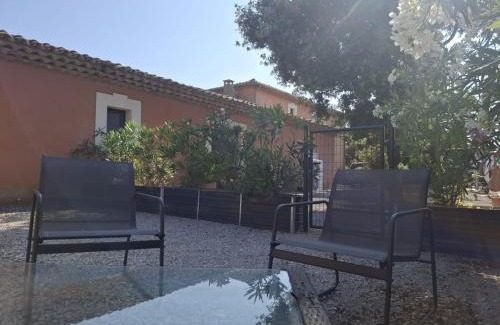 Aureille House | Logement indépendant avec Jacuzi pour 4ou 5 personnes, 2 chambres