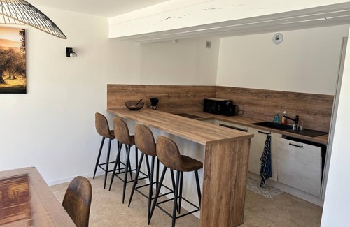 Greoux-les-Bains House | Logement Spacieux et Reposant