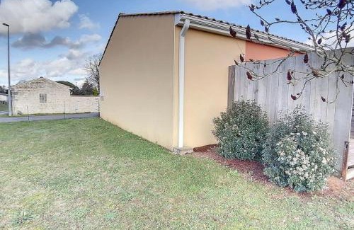 Jonzac Apartment | Logement thermale et de tourisme Les Acacias 1