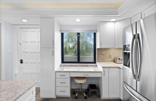 Sanibel House | Loggerhead 253- Beachfront Residence w Vaulted Ceilings