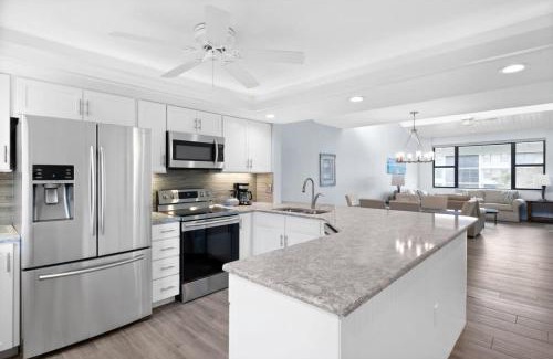 Sanibel House | Loggerhead 253- Beachfront Residence w Vaulted Ceilings