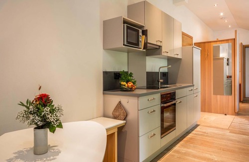 Pelham Apartment | Loggia, 42 qm Dachgeschoss, Wohn-/Schlafraum kombiniert