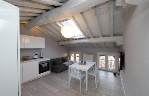 Old Town Apartment | Loggia del Tenore Suite