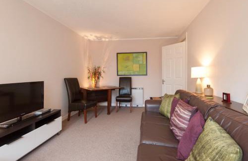 Bonnington Apartment | Logie Green Road Apartment