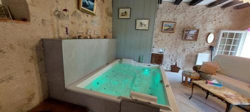Bauge House | Logis des Fées, spa, piscine et jardin