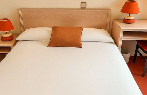 Faverges-Seythenex Hotel | Logis Hôtel de Genève