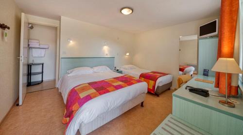 Breviandes Hotel | Logis Hôtel Le Pan De Bois