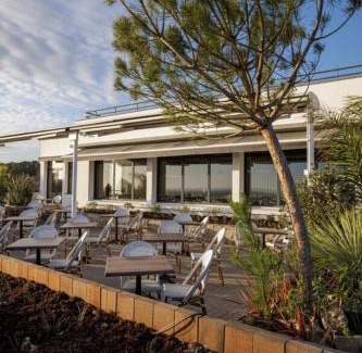 Larmor-Plage Hotel | Logis Hôtel & Restaurant LES MOUETTES - Larmor Plage, Proche de LORIENT