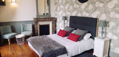 Bourbon-Lancy Hotel | Logis Hotel La Tourelle du Beffroi