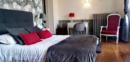 Bourbon-Lancy Hotel | Logis Hotel La Tourelle du Beffroi