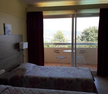 Draguignan Hotel | Logis Hotel Le Col De L'ange