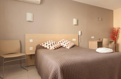 Albaron Hotel | Logis Hotel Restaurant Le Flamant Rose camargue