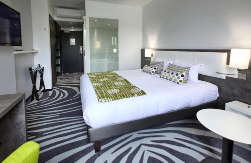 Gradignan Hotel | Logis Hotel Restaurant & SPA Au Comte d'Ornon