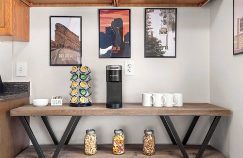 Highland House | LoHi Home – Walk to Dining, Large Backyard & BBQ!