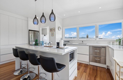 Khandallah House | Lohia Lustre - Wellington Holiday Home