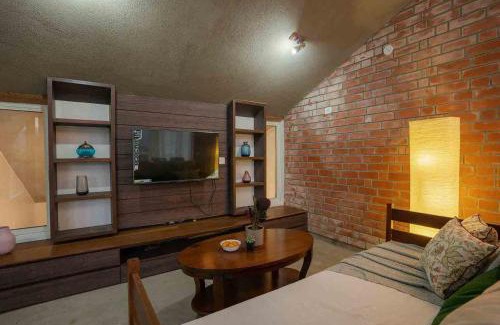 Stuart Hill Villa | LohonoStays Villa Whispering Waters