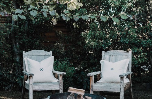 Adaminaby Cottage | Lola Cottage on Baker Street, a soulful Cottage full of charm. Pet Friendly!