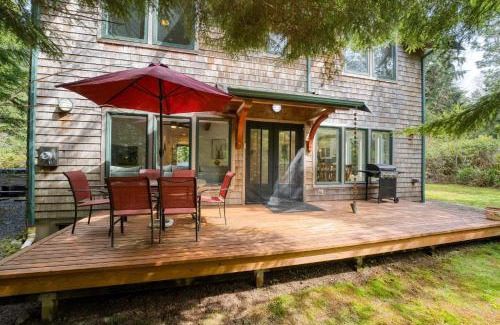 Arch Cape House | LoLi’s Place by AvantStay Walk to the Beach Private Hot Tub