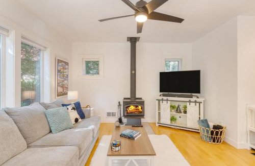 Arch Cape House | LoLi’s Place by AvantStay Walk to the Beach Private Hot Tub