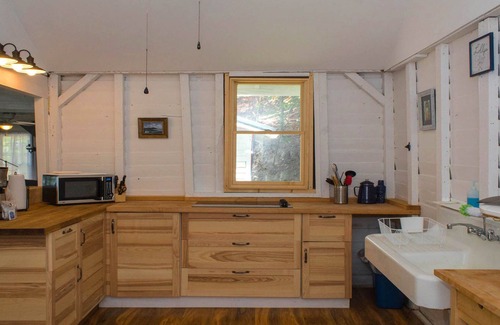Valois Cottage | Lolly's Cottage - A Private Seneca Lake Experience!