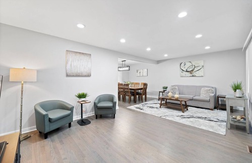 Lombard House | Lombard Rental - Central Ave