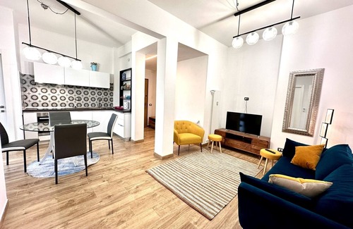 La Spezia Apartment | Lombardo's Family - Huge Apartment 500m to Station + Private Free-Parking!