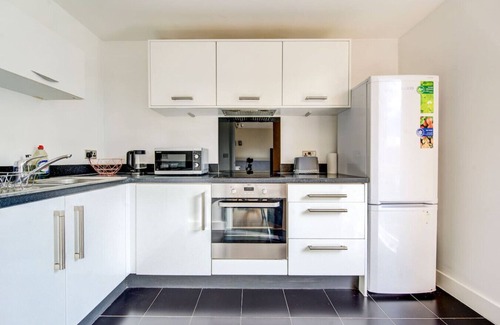 Brent Apartment | London Apartment next to tube station