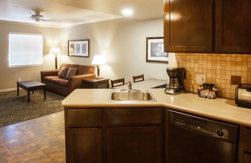 Lake Havasu City Resort | London Bridge Resort