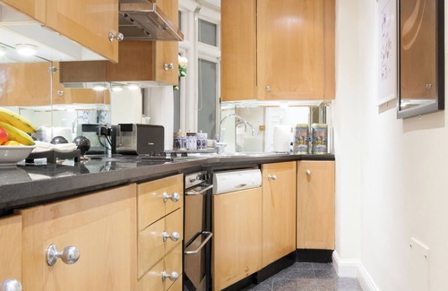 City of Westminster Apartment | London Central - a stylish apartment accommodating up to 7 people in Mayfair.