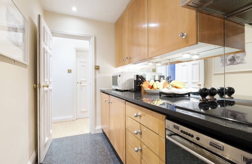 City of Westminster Apartment | London Central - a stylish apartment accommodating up to 7 people in Mayfair.