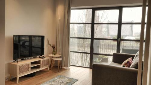 Docklands Apartment | London City Island 1 Bedroom Luxury Apartments, Private Balcony
