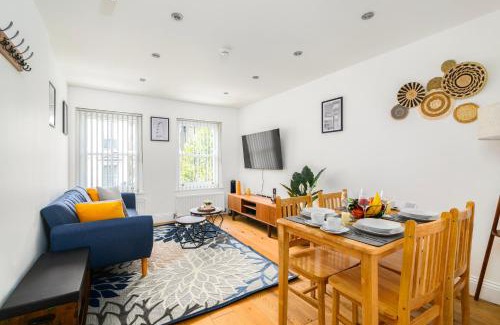 Moffat Apartment | London City Shoreditch 1BR Balcony Sleeps 4 Family friendly