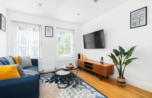 Moffat Apartment | London City Shoreditch 1BR Balcony Sleeps 4 Family friendly