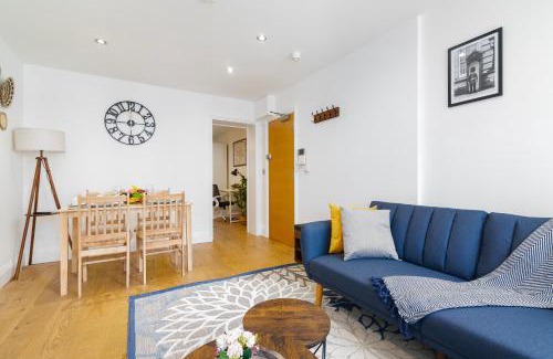 Moffat Apartment | London City Shoreditch 1BR Balcony Sleeps 4 Family friendly