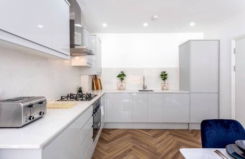 Hobbayne Apartment | London large luxury garden flat