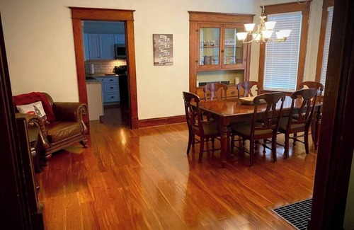 London Apartment | London Maisonette: Black Doorn Great space in a small town close to a big city!