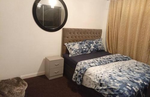 Heath Apartment | London Serviced Accommodation x RM10 x Weekly x Monthly Discount x by D6ten Homes Ltd
