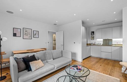 Golborne Apartment | Londwell Heart of Notting Hill Balcony Suite