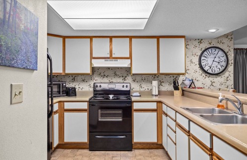 Sunrise Beach Condo | Lone Oak Point 12 - A Vintage Lake Vacation!