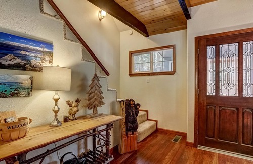 Montgomery Estates House | Lone Pine Lodge - Hot tub, Arcade game, Movie room!