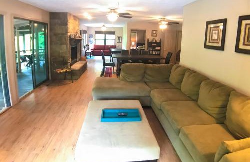 Eureka Springs House | Lone Star Lake House