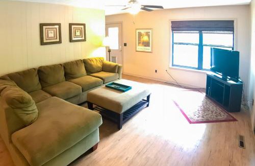 Eureka Springs House | Lone Star Lake House